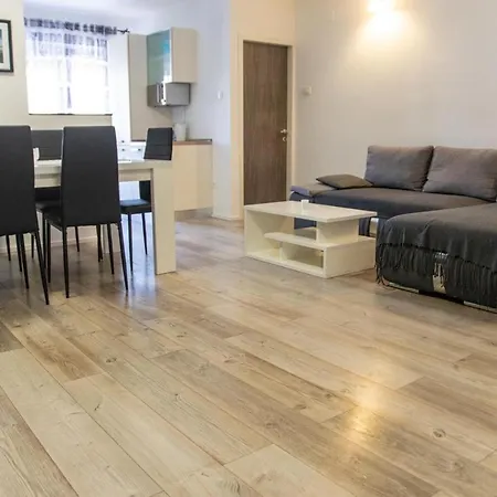 Jaklin Apartament *