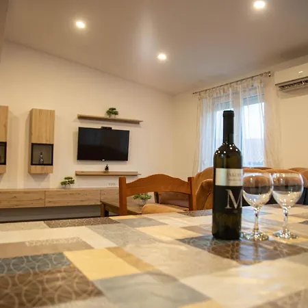 Jaklin Apartament *